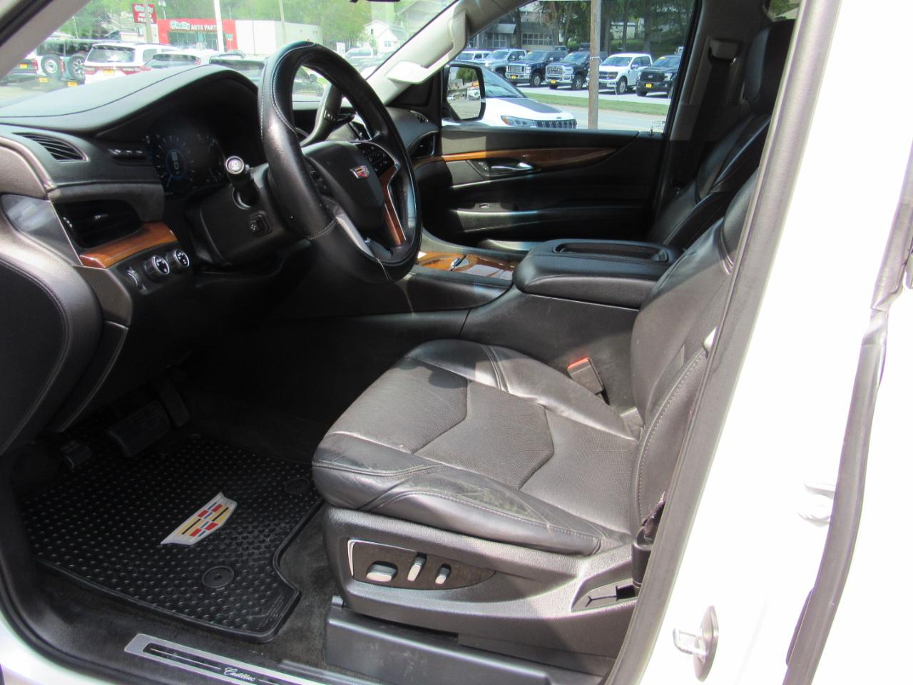 Cadillac Escalade Luxury AWD 2017