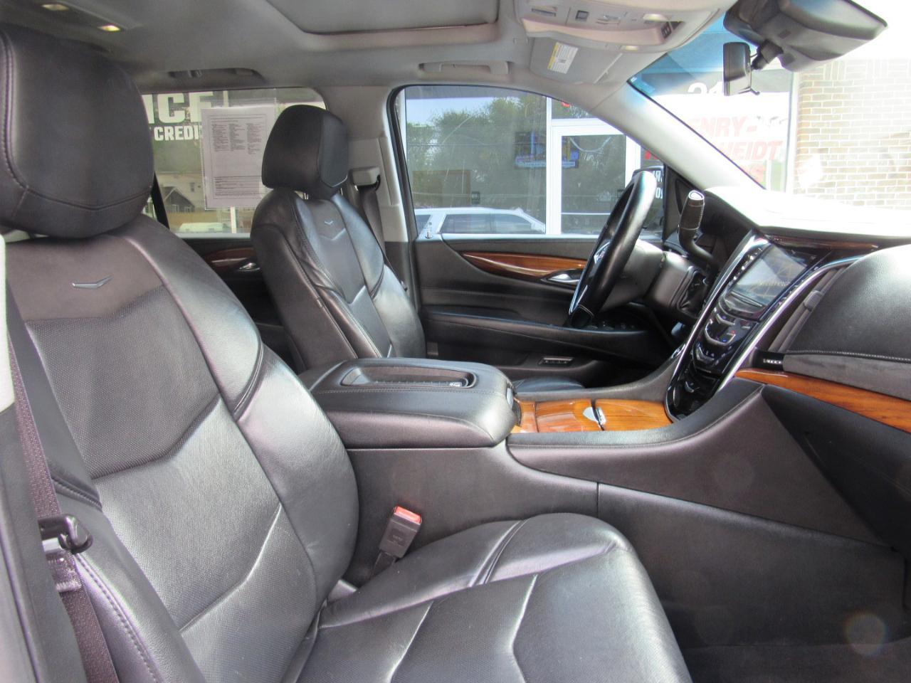 Cadillac Escalade Luxury AWD 2017