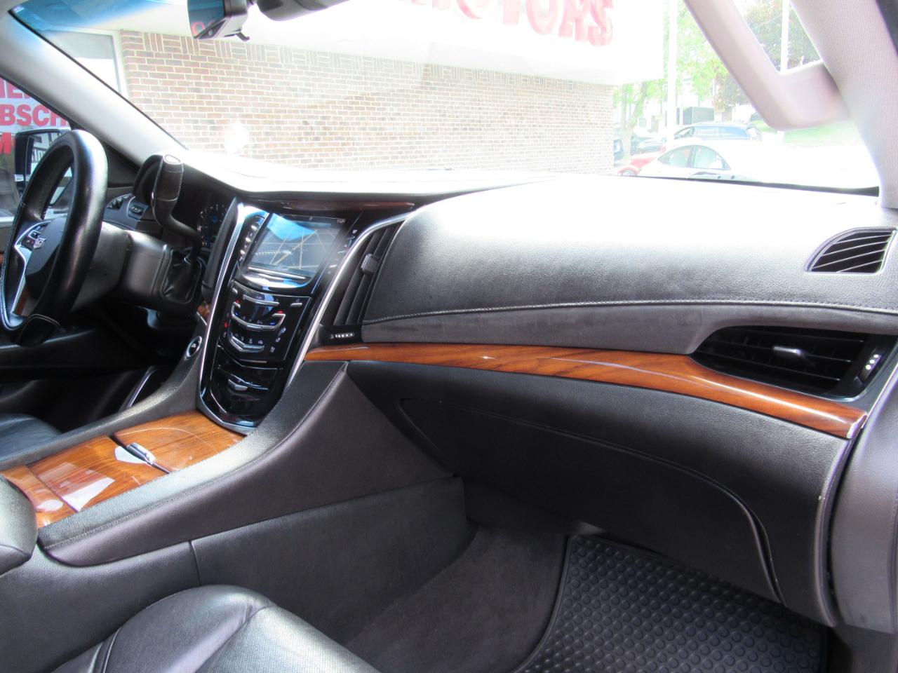 Cadillac Escalade Luxury AWD 2017