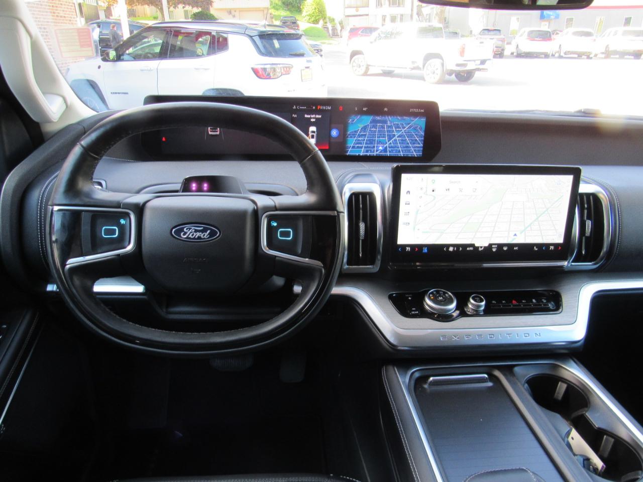 Ford Expedition Platinum 4WD 2025