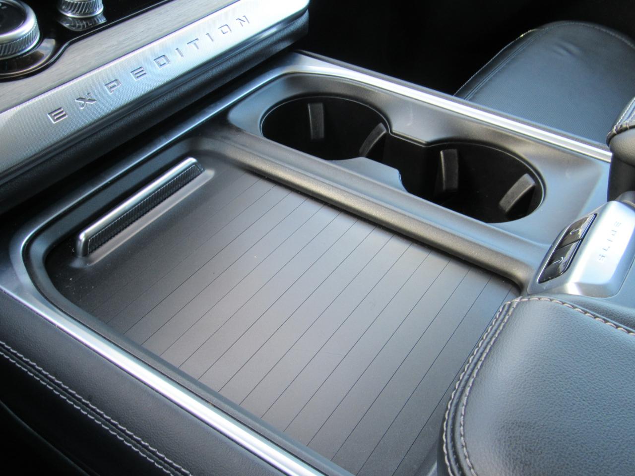 Ford Expedition Platinum 4WD 2025