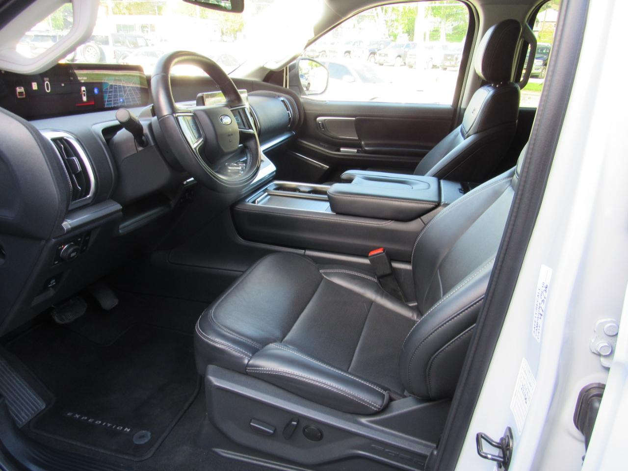 Ford Expedition Platinum 4WD 2025