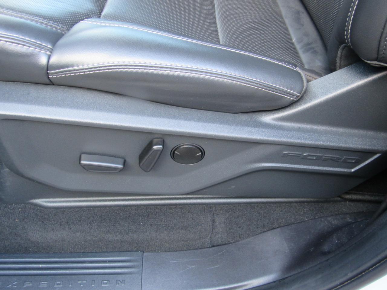 Ford Expedition Platinum 4WD 2025