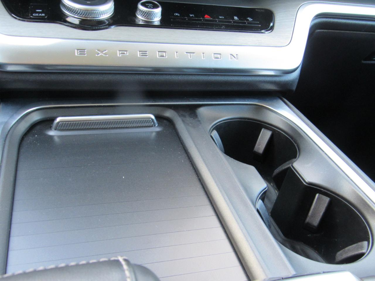 Ford Expedition Platinum 4WD 2025