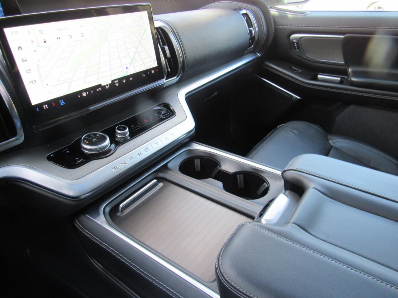 Ford Expedition Platinum 4WD 2025