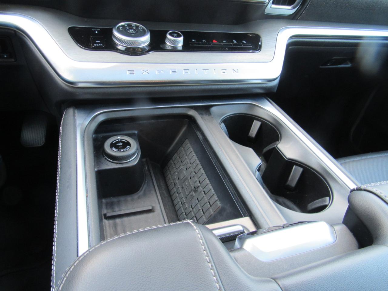 Ford Expedition Platinum 4WD 2025