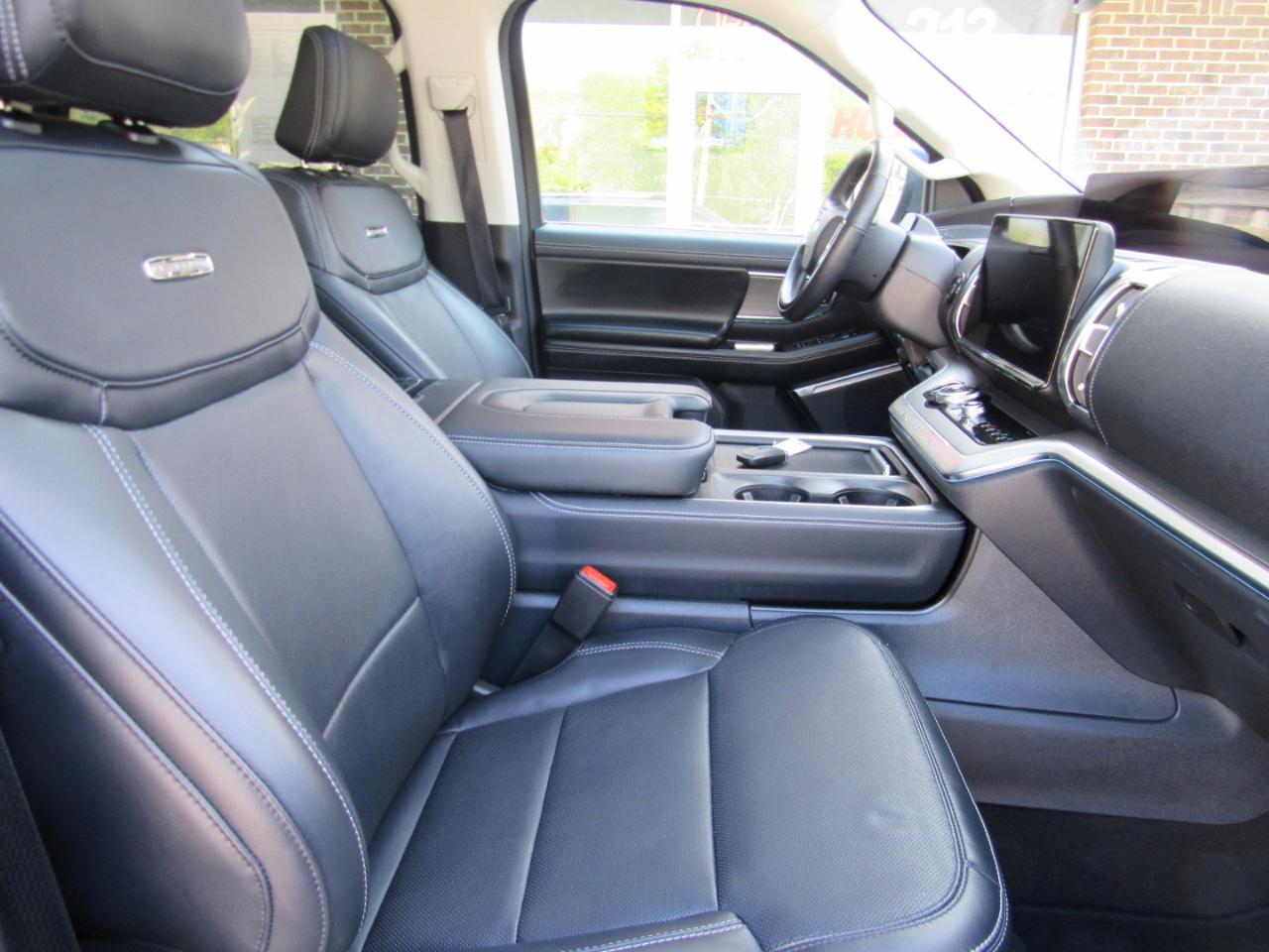 Ford Expedition Platinum 4WD 2025