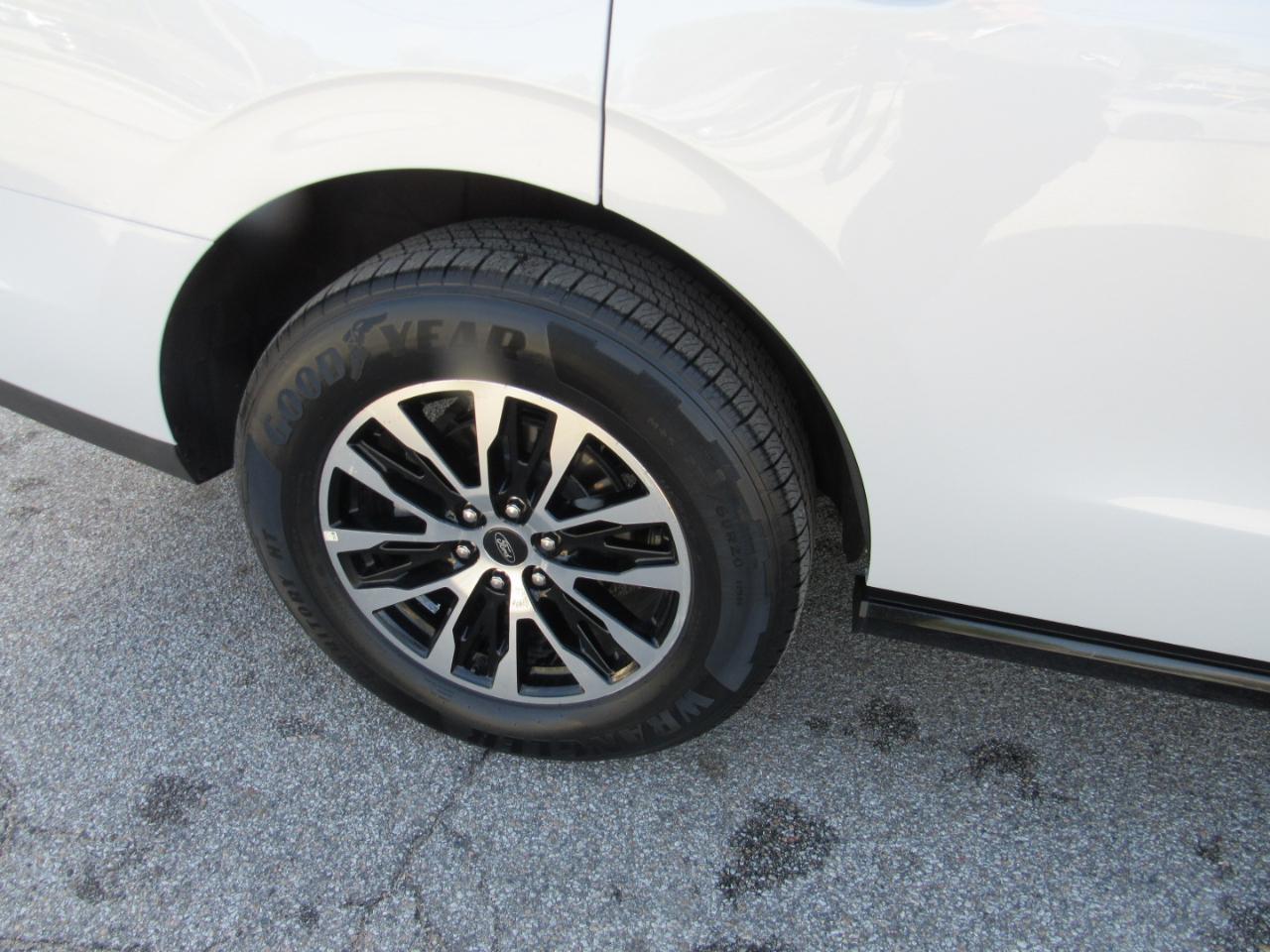 Ford Expedition Platinum 4WD 2025