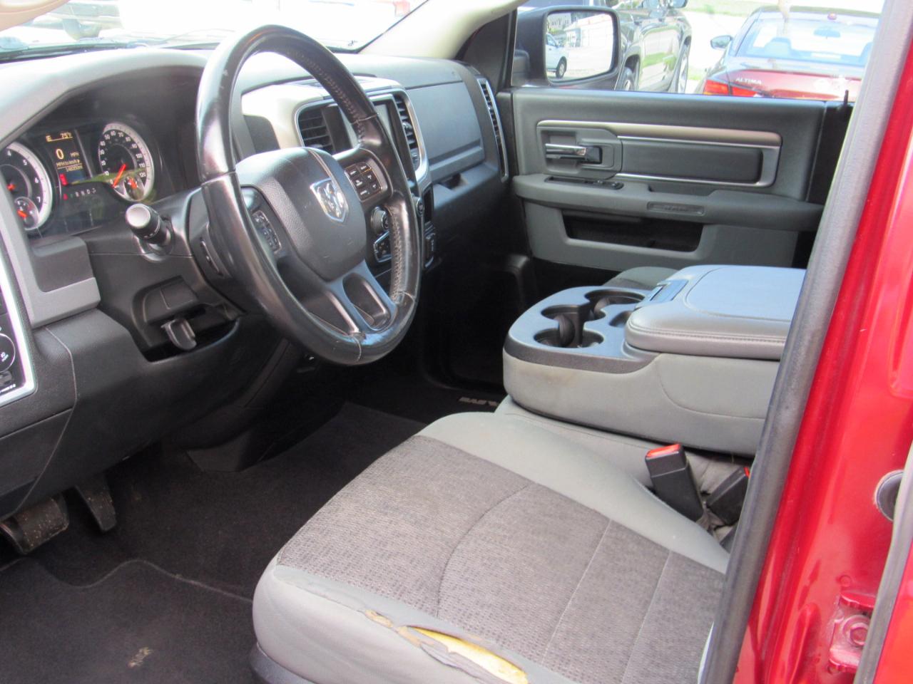 RAM 1500 Big Horn Quad Cab 4WD 2015