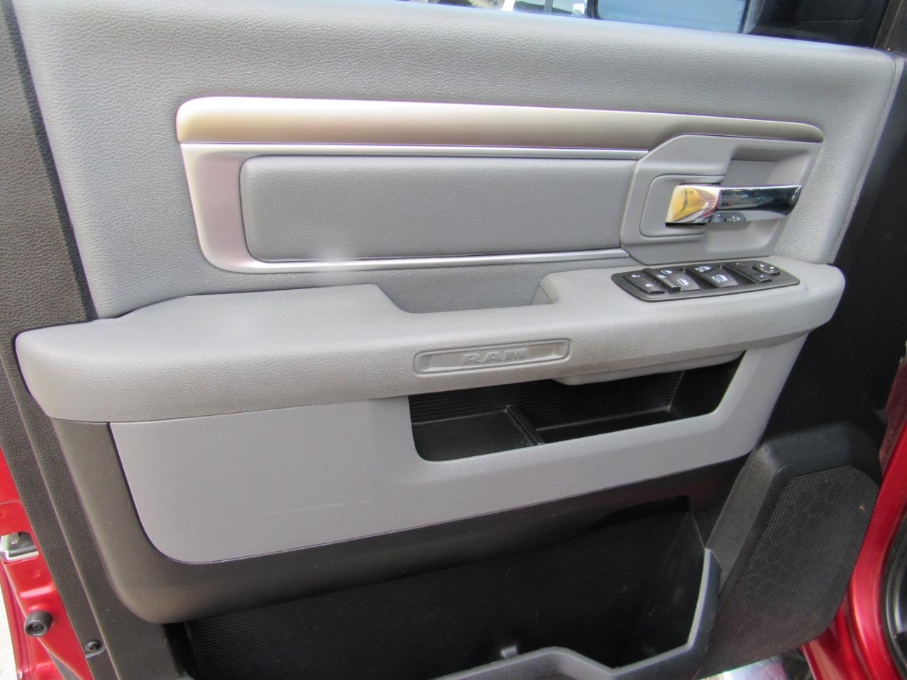 RAM 1500 Big Horn Quad Cab 4WD 2015