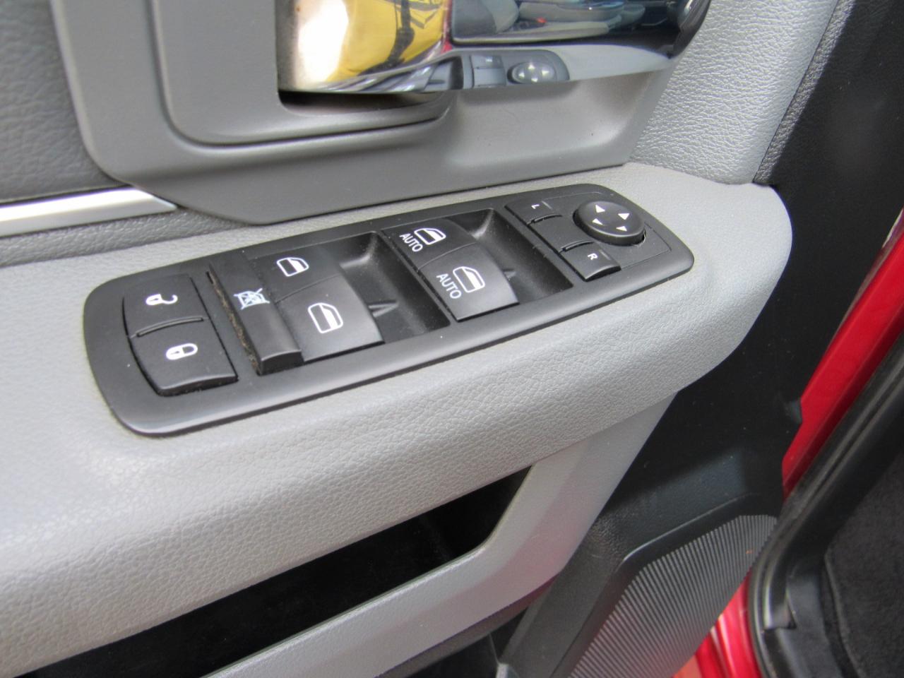 RAM 1500 Big Horn Quad Cab 4WD 2015