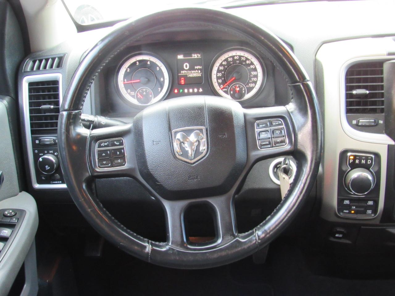 RAM 1500 Big Horn Quad Cab 4WD 2015