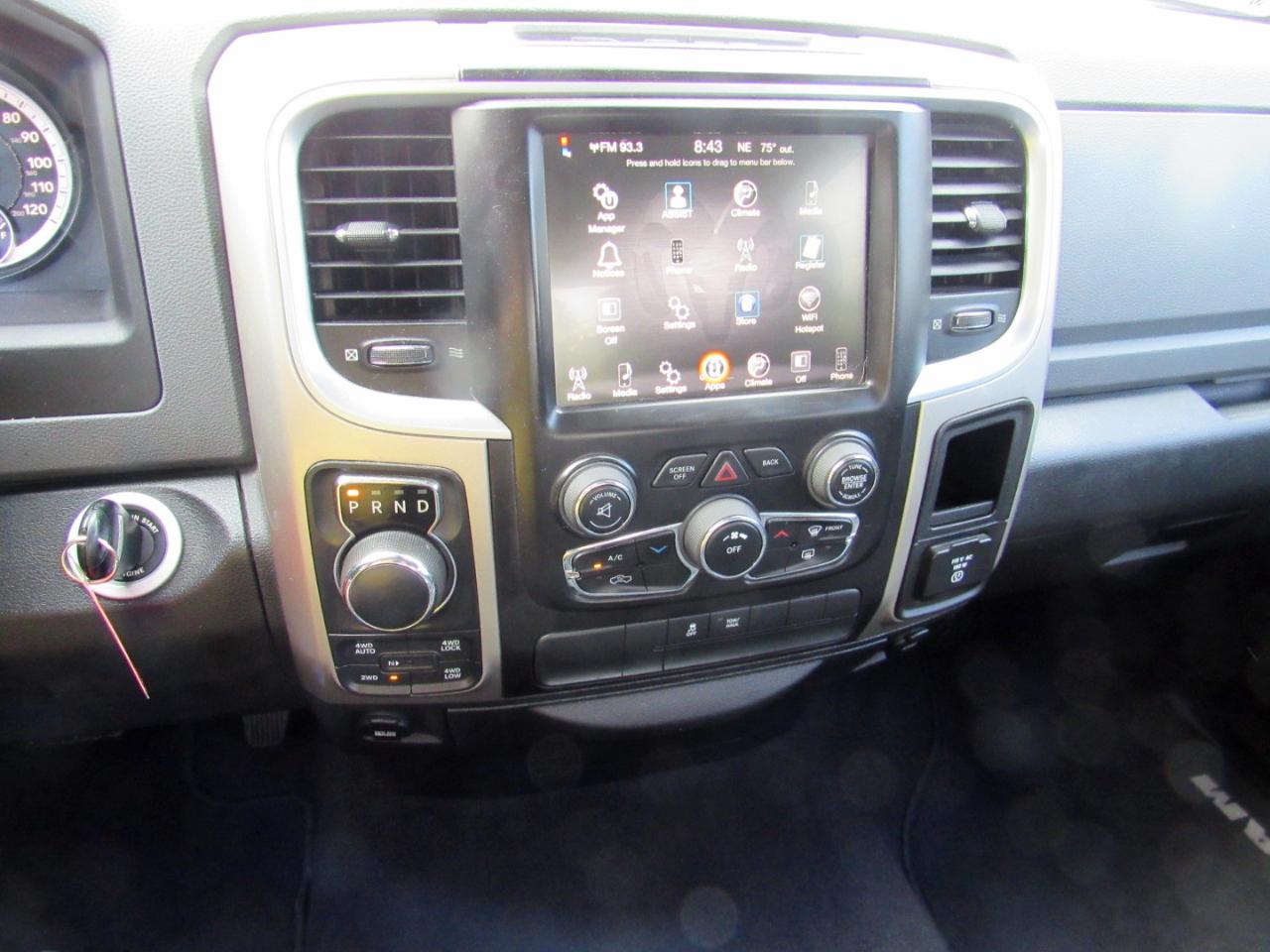 RAM 1500 Big Horn Quad Cab 4WD 2015