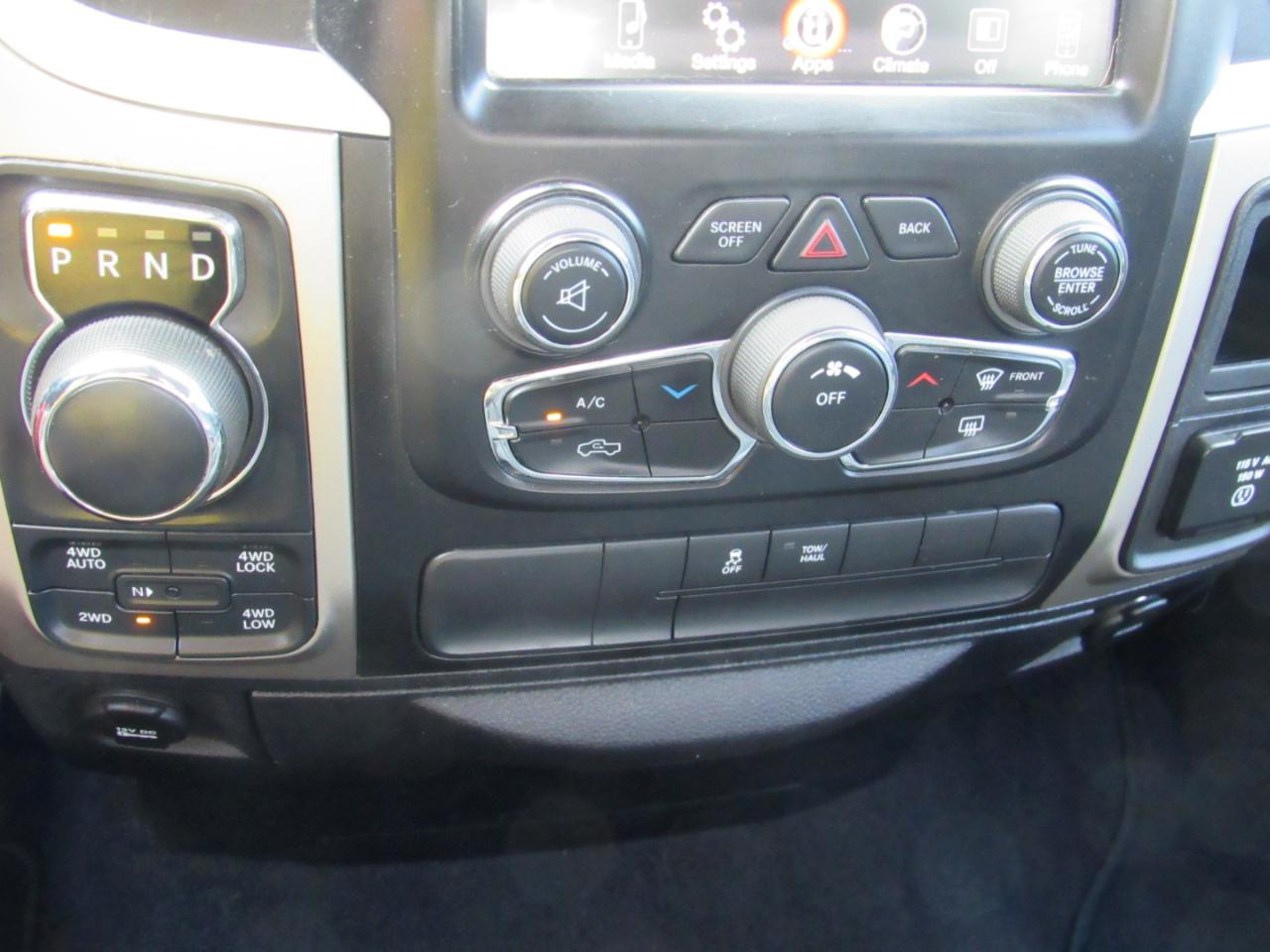 RAM 1500 Big Horn Quad Cab 4WD 2015