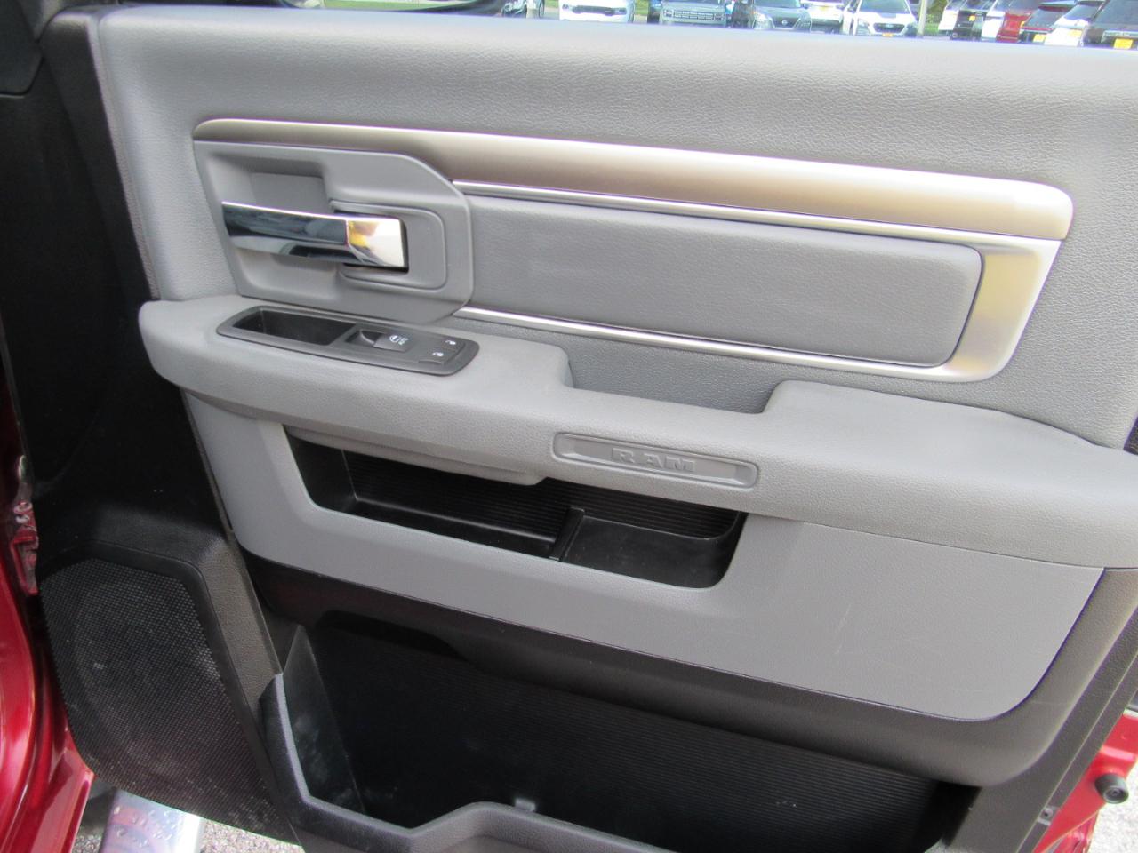 RAM 1500 Big Horn Quad Cab 4WD 2015