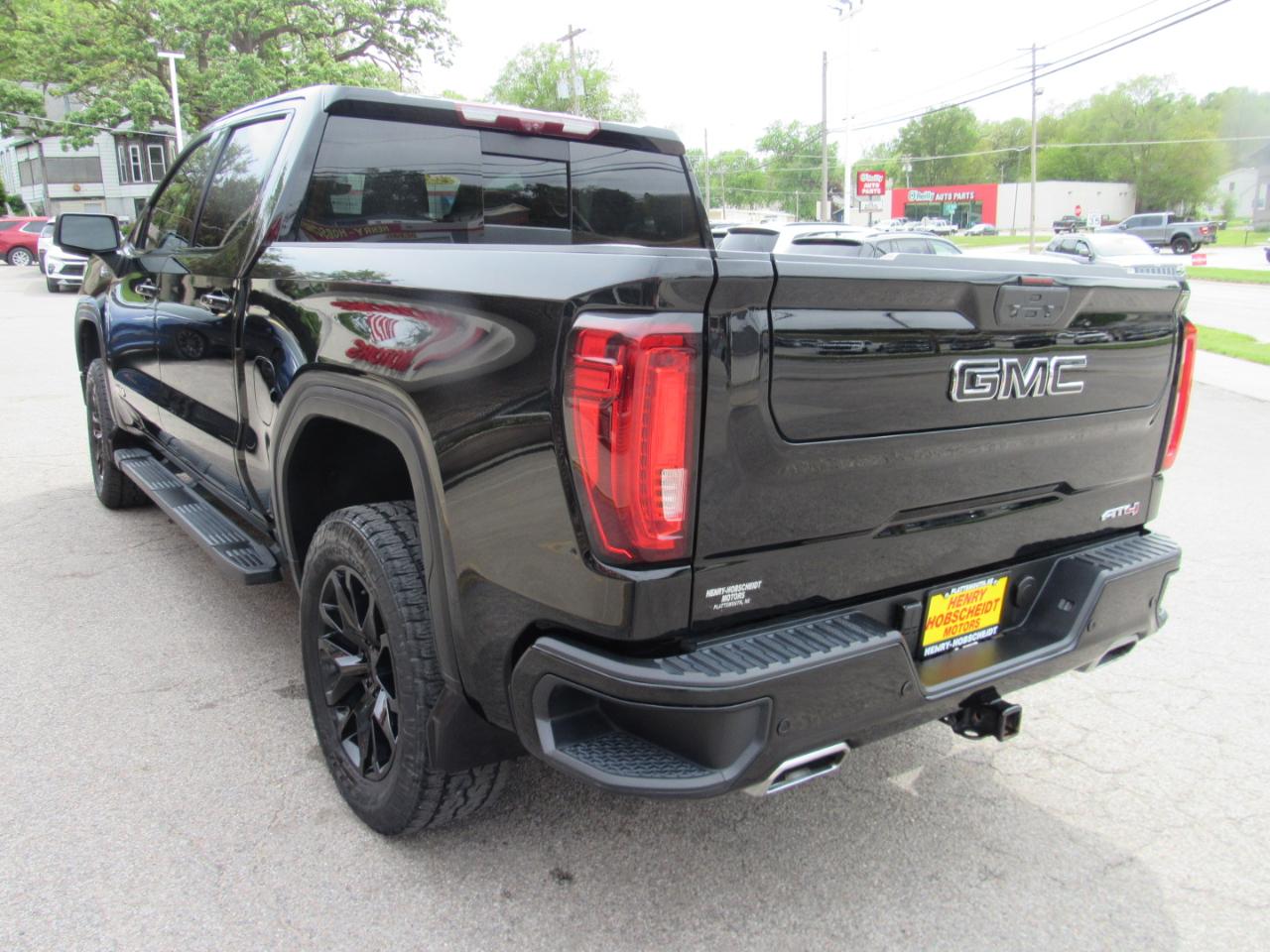 GMC Sierra 1500 AT4 Crew Cab 4WD 2020