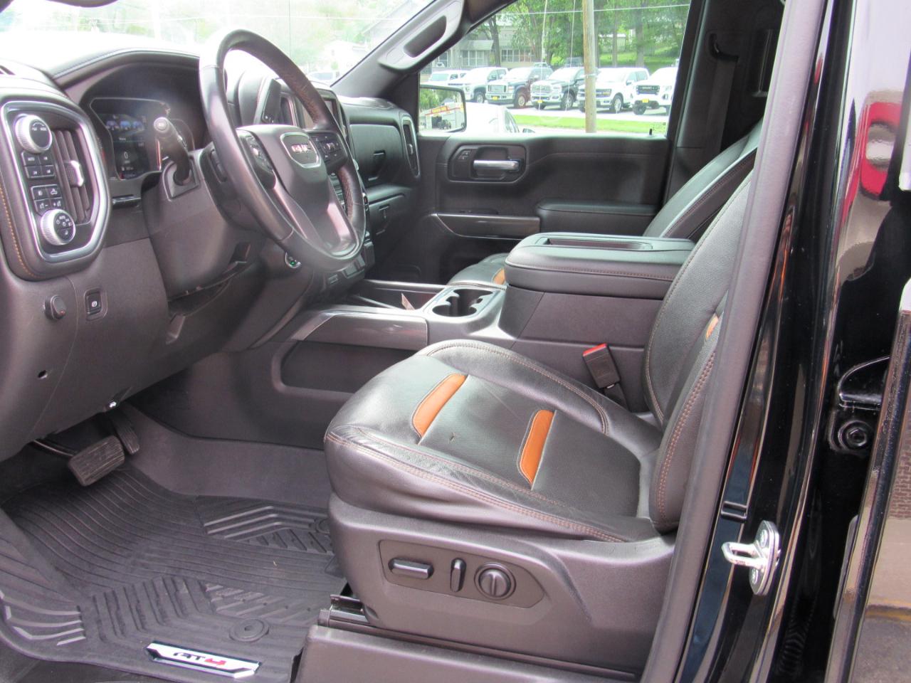 GMC Sierra 1500 AT4 Crew Cab 4WD 2020