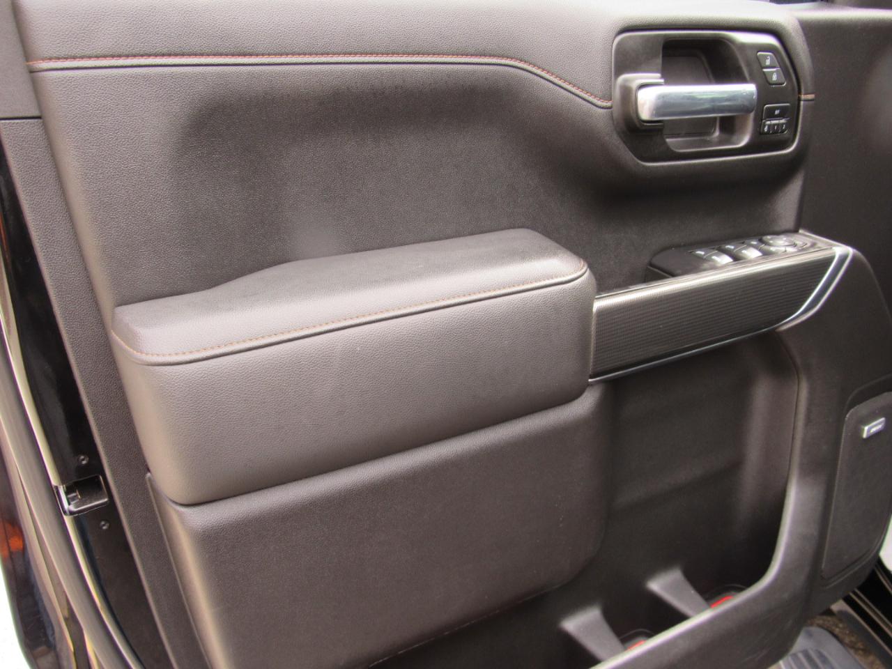 GMC Sierra 1500 AT4 Crew Cab 4WD 2020