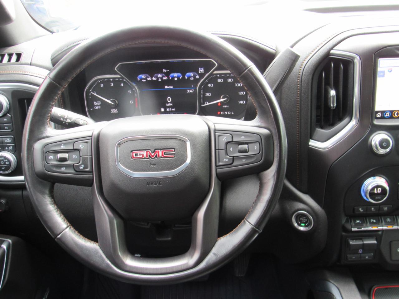 GMC Sierra 1500 AT4 Crew Cab 4WD 2020