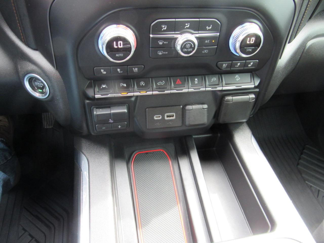 GMC Sierra 1500 AT4 Crew Cab 4WD 2020