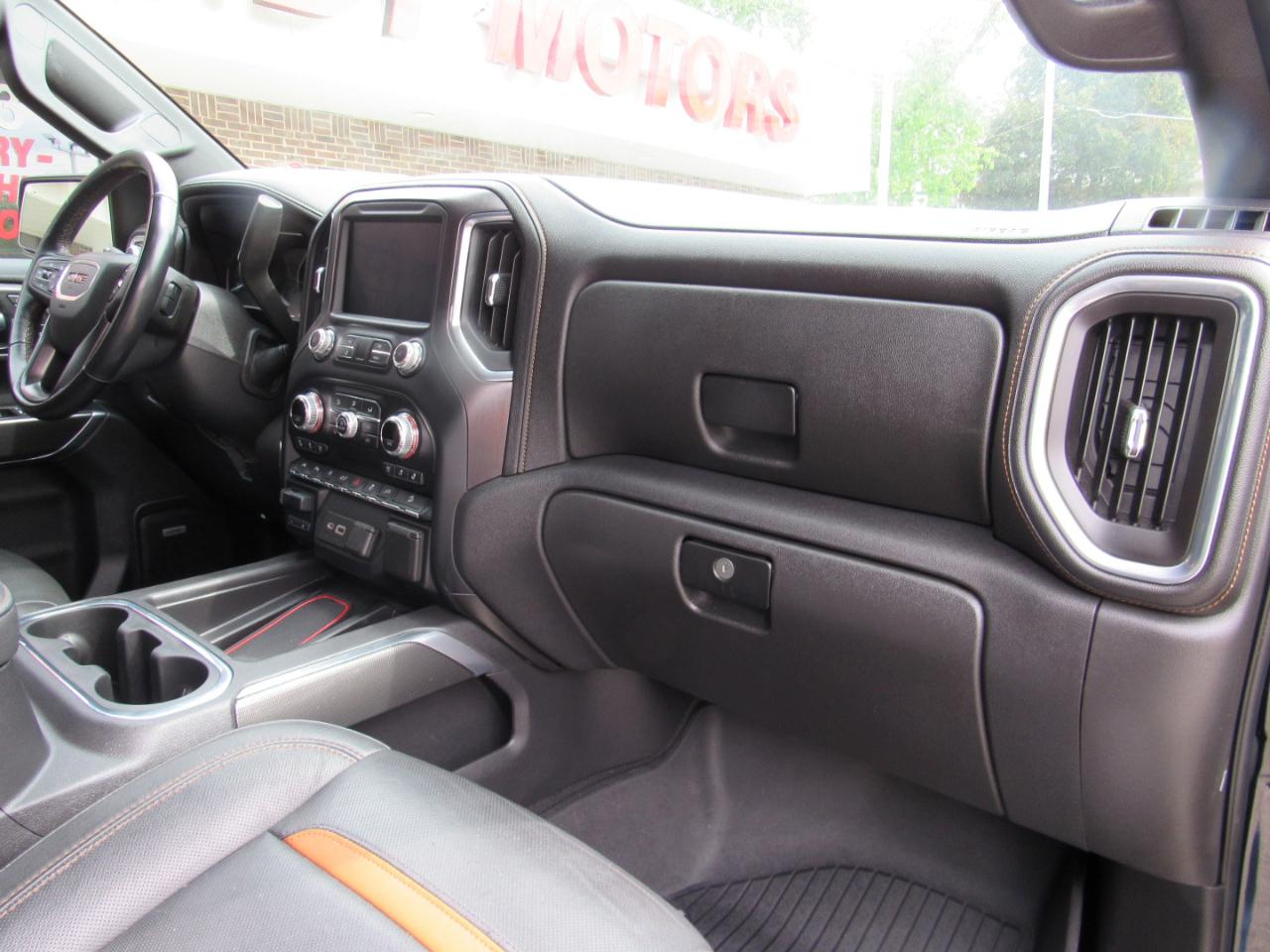 GMC Sierra 1500 AT4 Crew Cab 4WD 2020