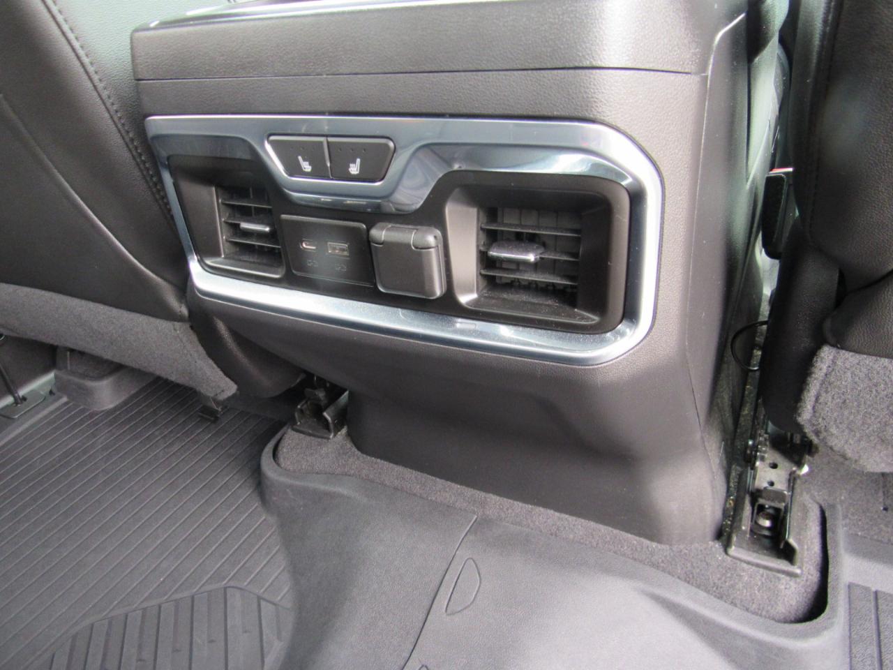 GMC Sierra 1500 AT4 Crew Cab 4WD 2020