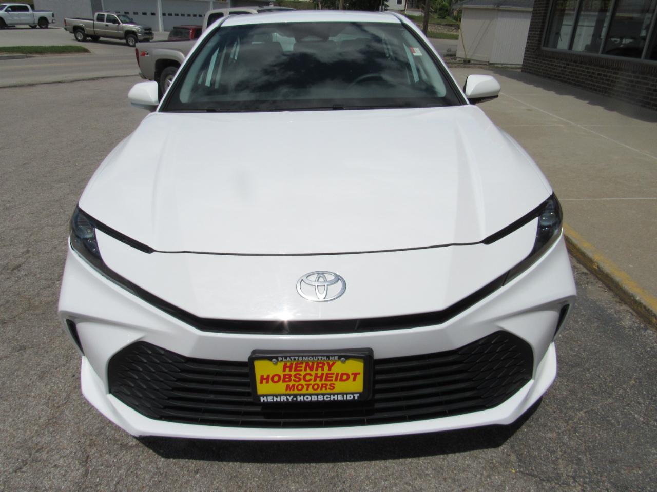 Toyota Camry LE (Natl) 2026