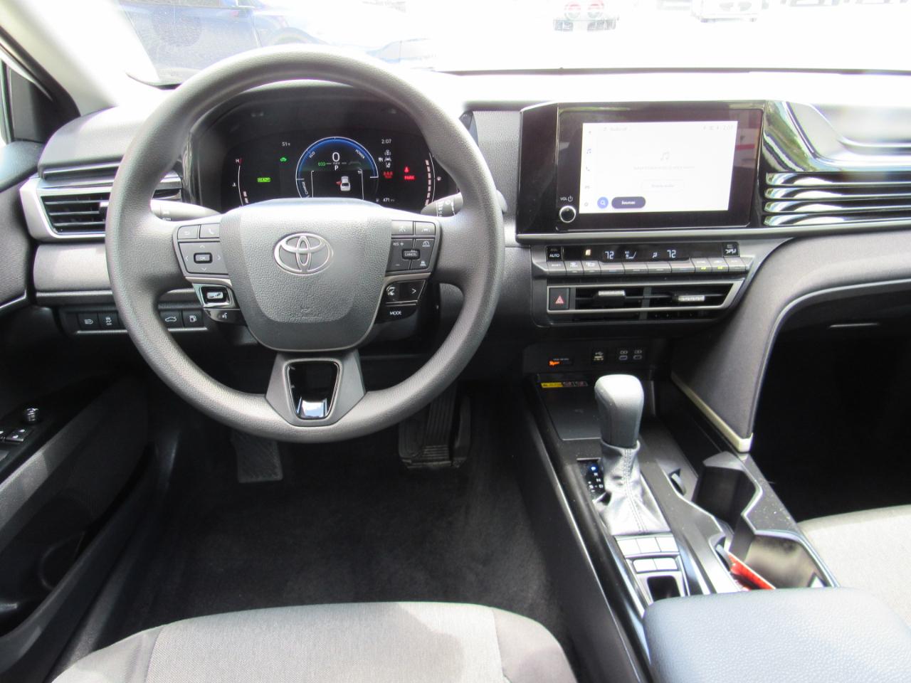 Toyota Camry LE (Natl) 2026