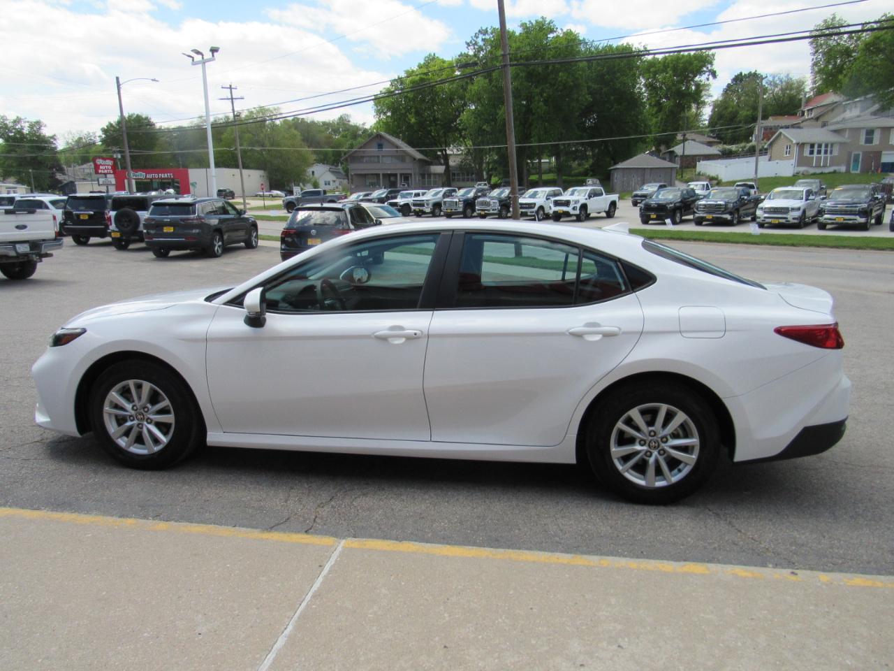 Toyota Camry LE (Natl) 2026