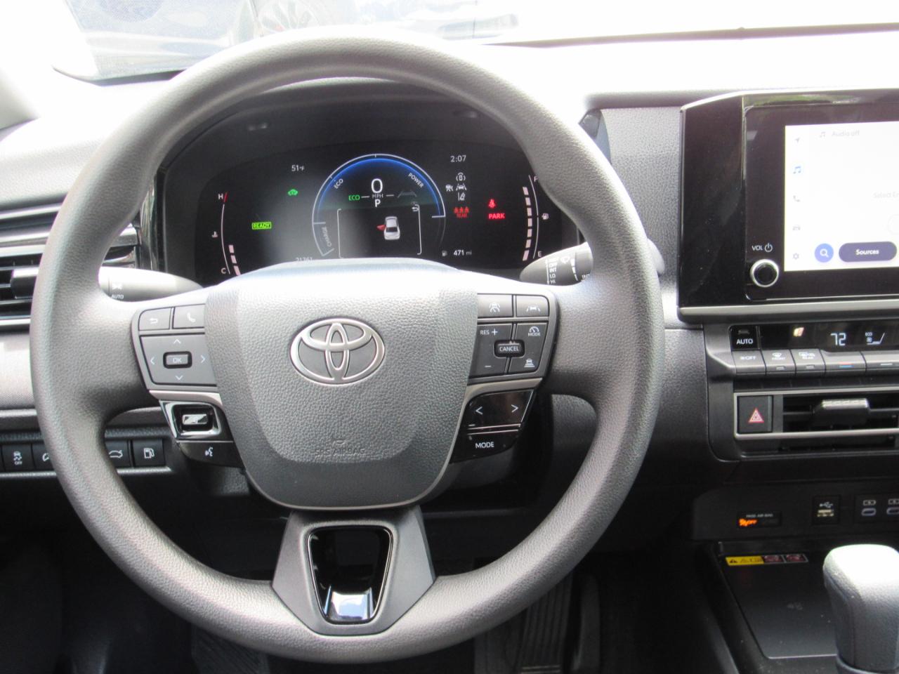 Toyota Camry LE (Natl) 2026