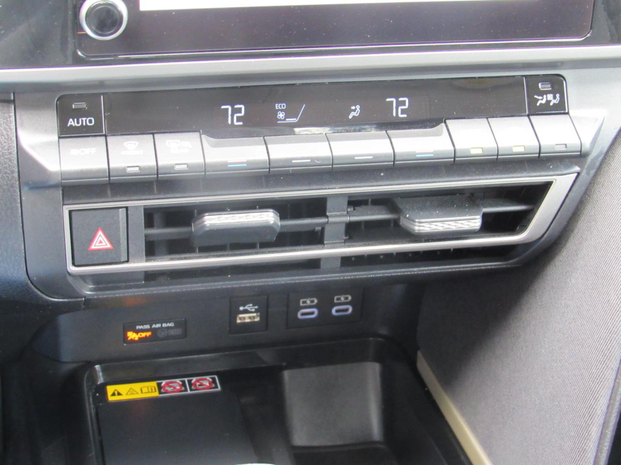 Toyota Camry LE (Natl) 2026