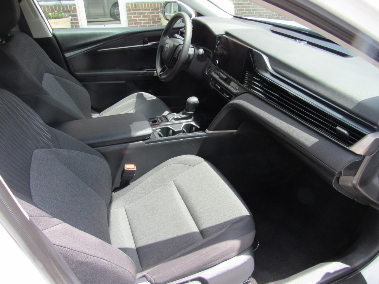 Toyota Camry LE (Natl) 2026