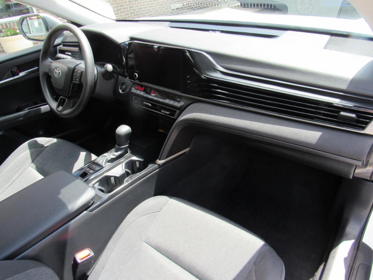 Toyota Camry LE (Natl) 2026