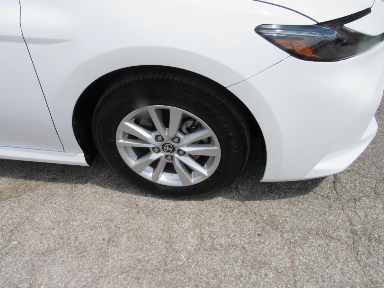 Toyota Camry LE (Natl) 2026