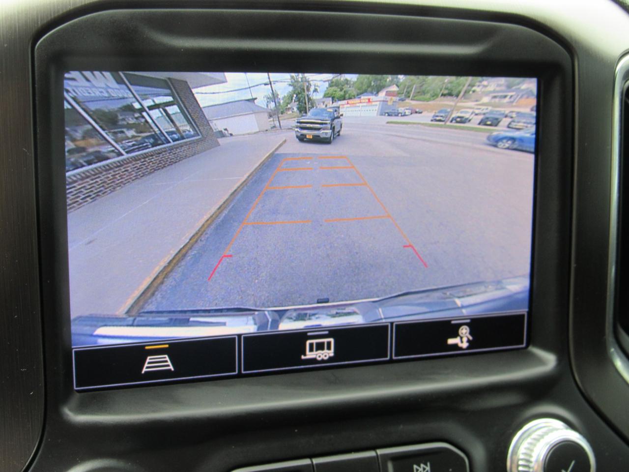 GMC Sierra 1500 AT4 Crew Cab 4WD 2021