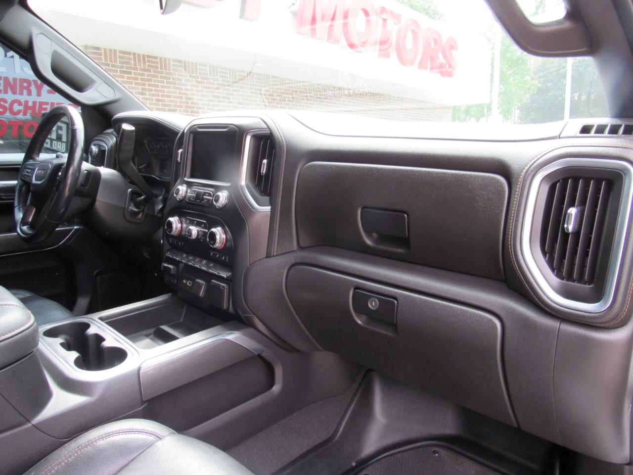 GMC Sierra 1500 AT4 Crew Cab 4WD 2021