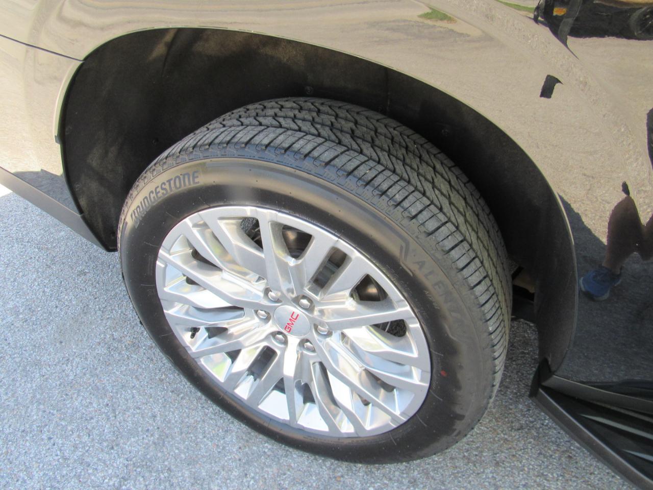 GMC Yukon XL Denali 4WD 2025