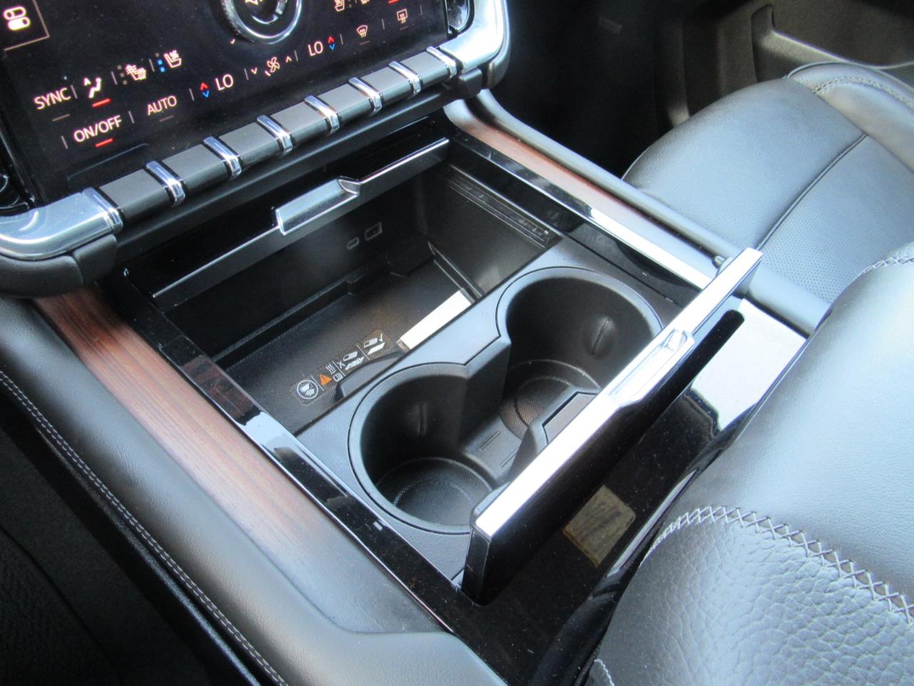 GMC Yukon XL Denali 4WD 2025