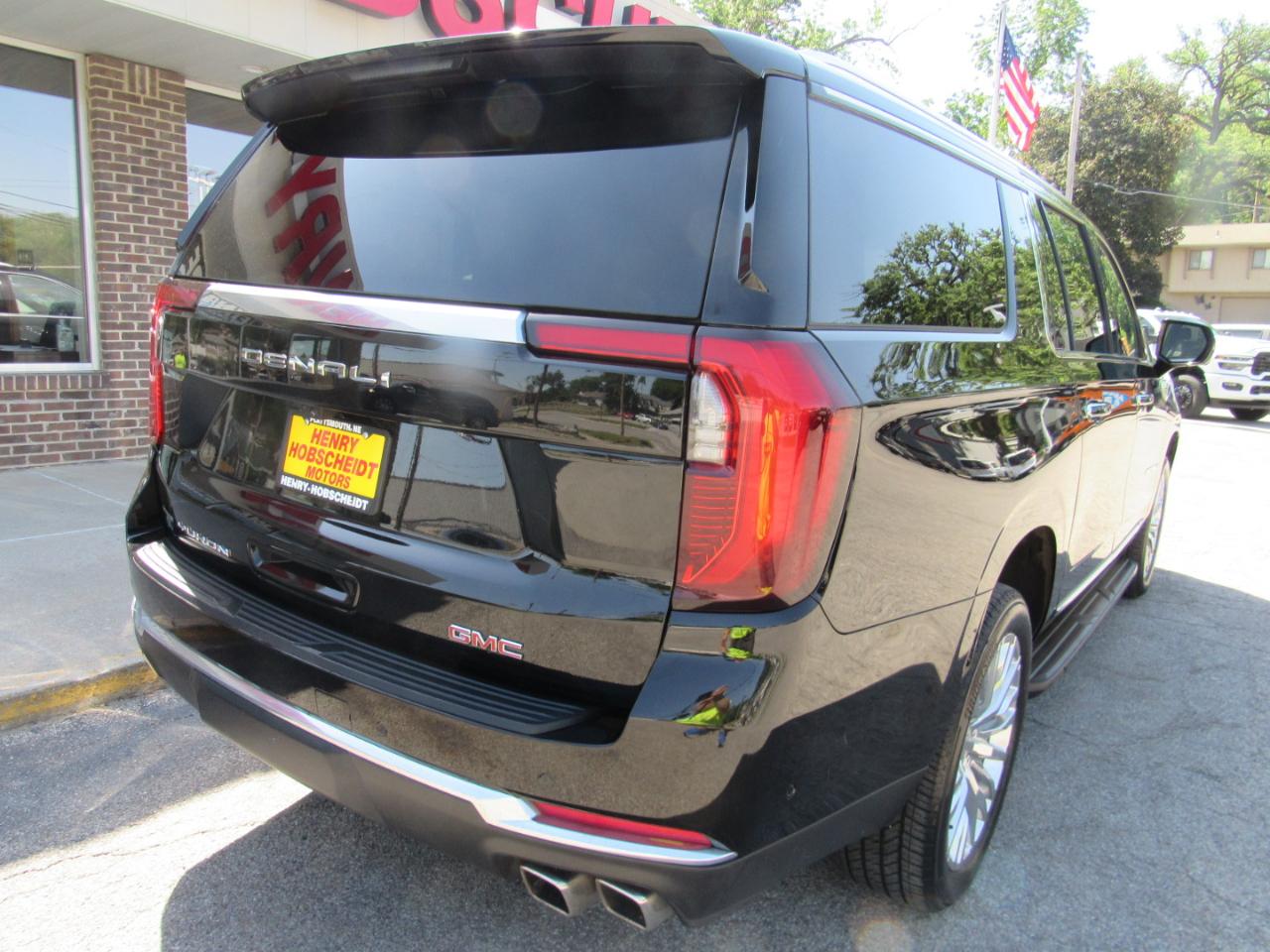 GMC Yukon XL Denali 4WD 2025