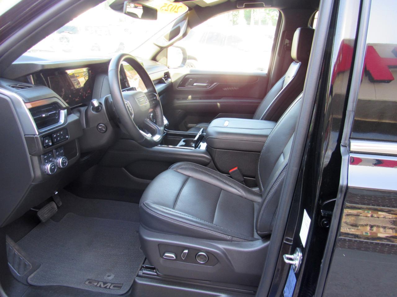 GMC Yukon XL Denali 4WD 2025