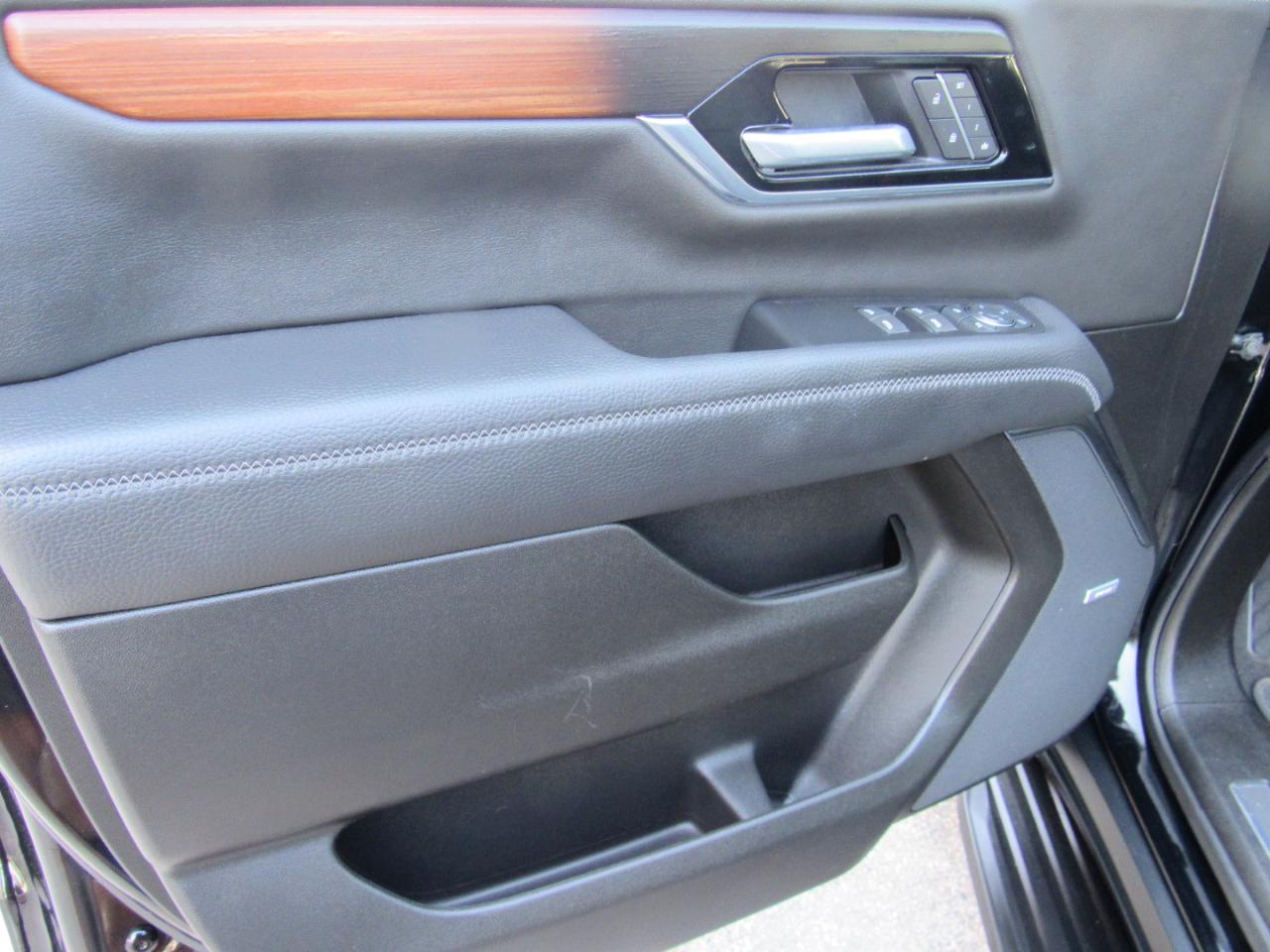 GMC Yukon XL Denali 4WD 2025