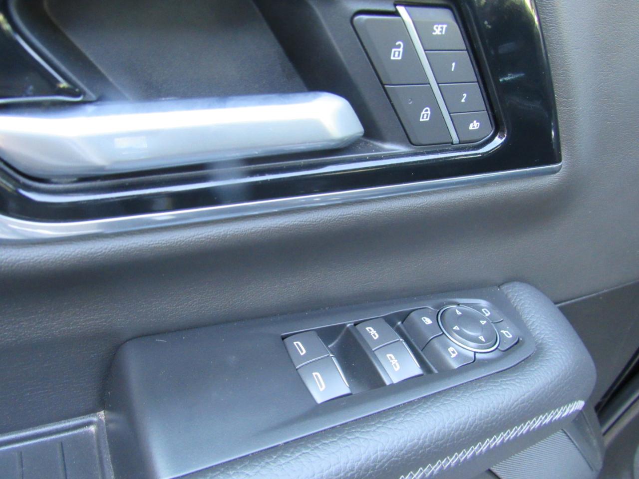 GMC Yukon XL Denali 4WD 2025