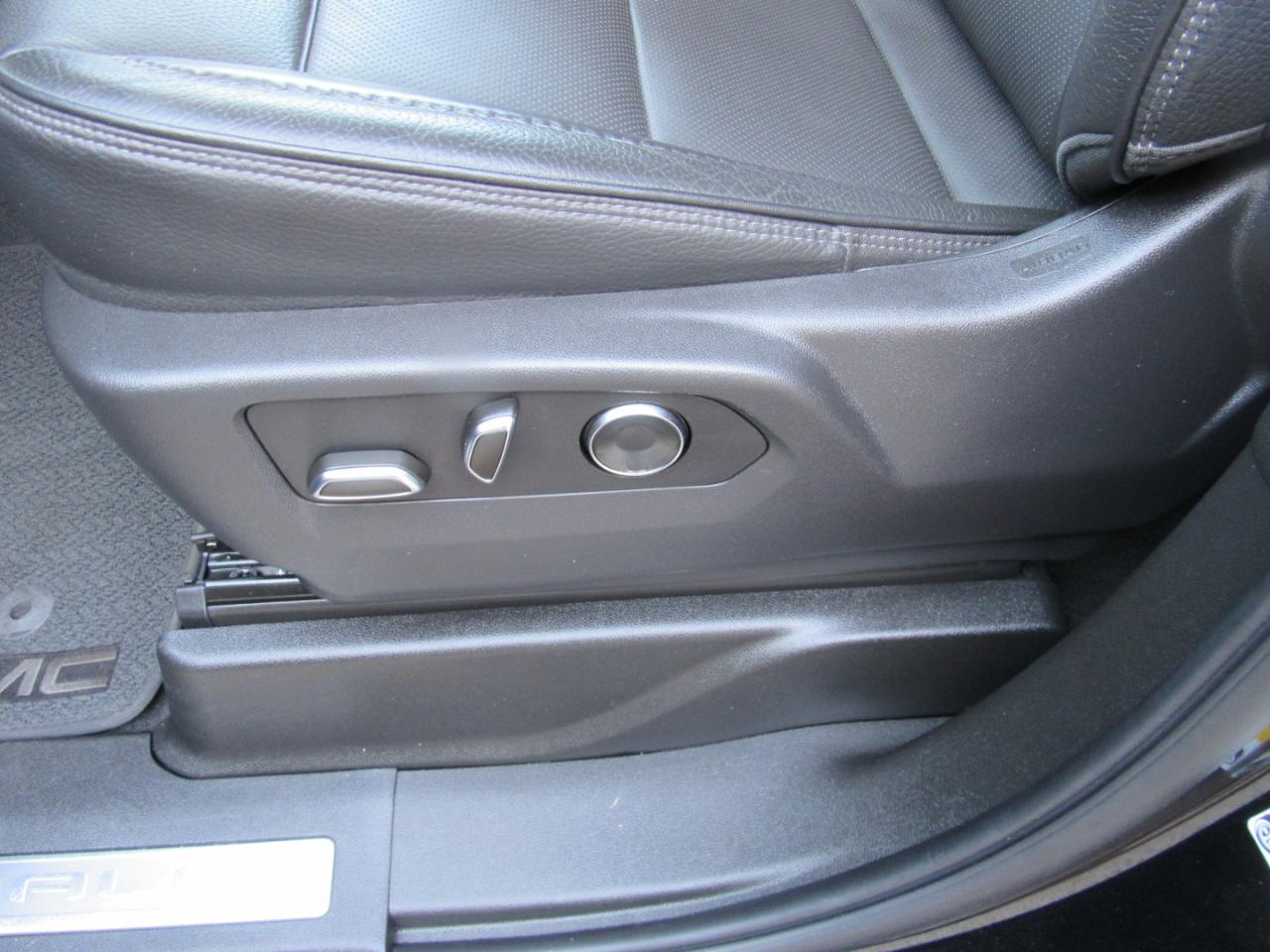 GMC Yukon XL Denali 4WD 2025