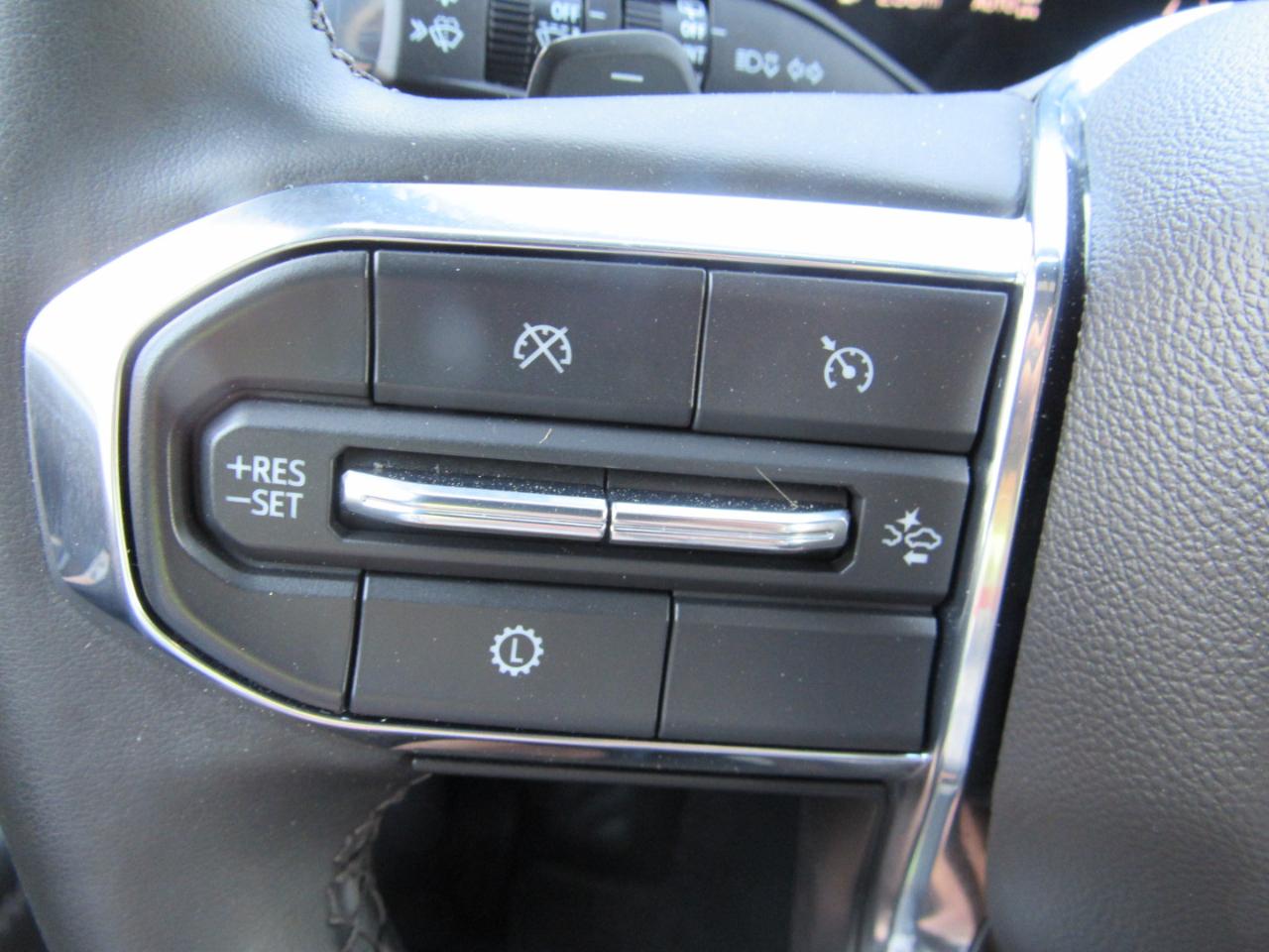GMC Yukon XL Denali 4WD 2025