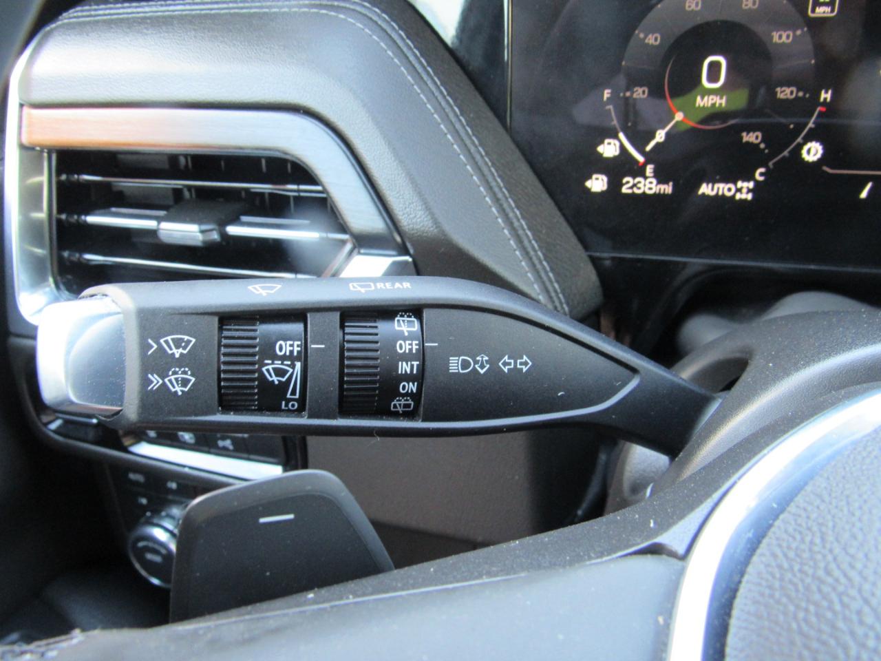 GMC Yukon XL Denali 4WD 2025