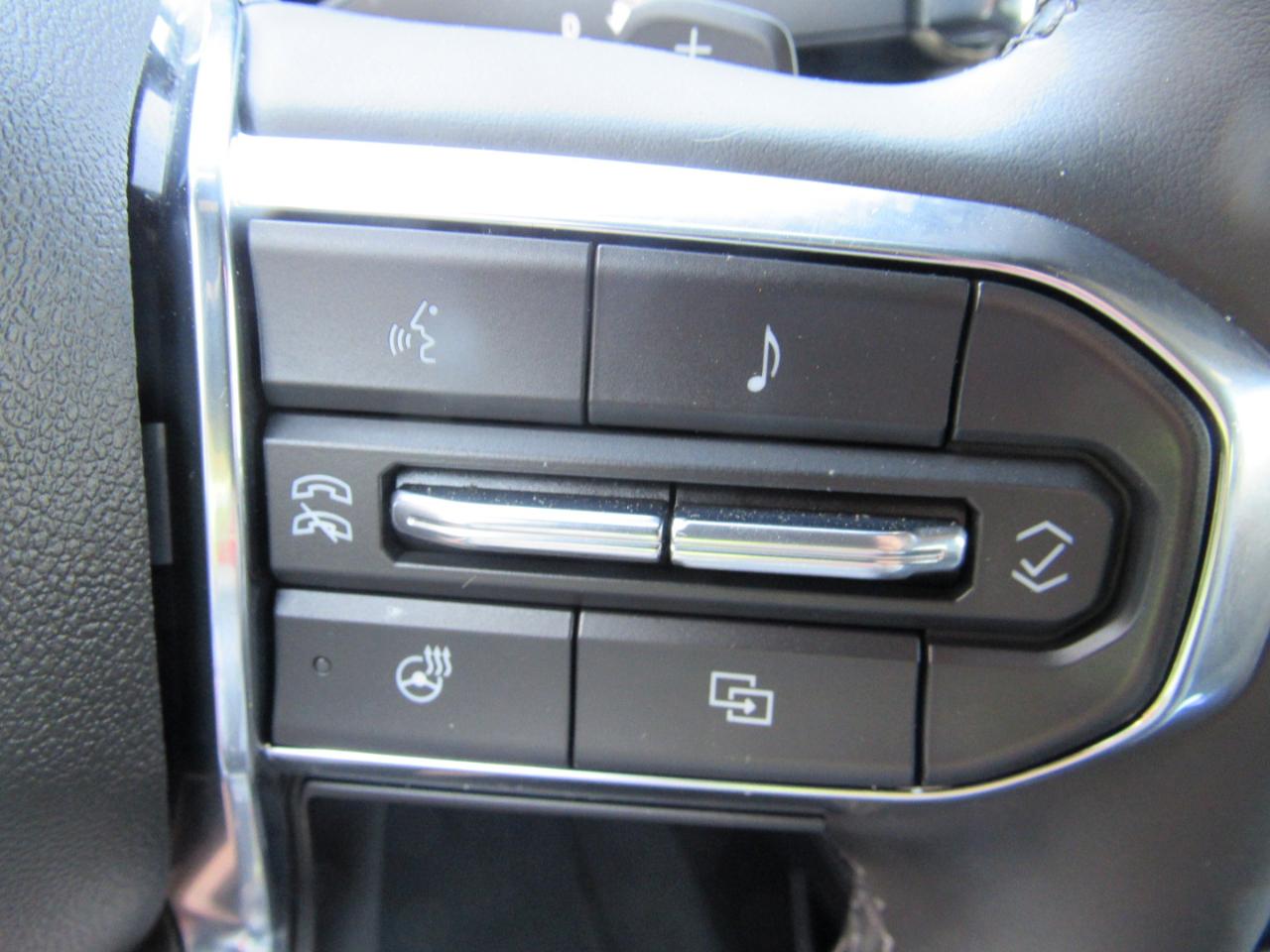 GMC Yukon XL Denali 4WD 2025