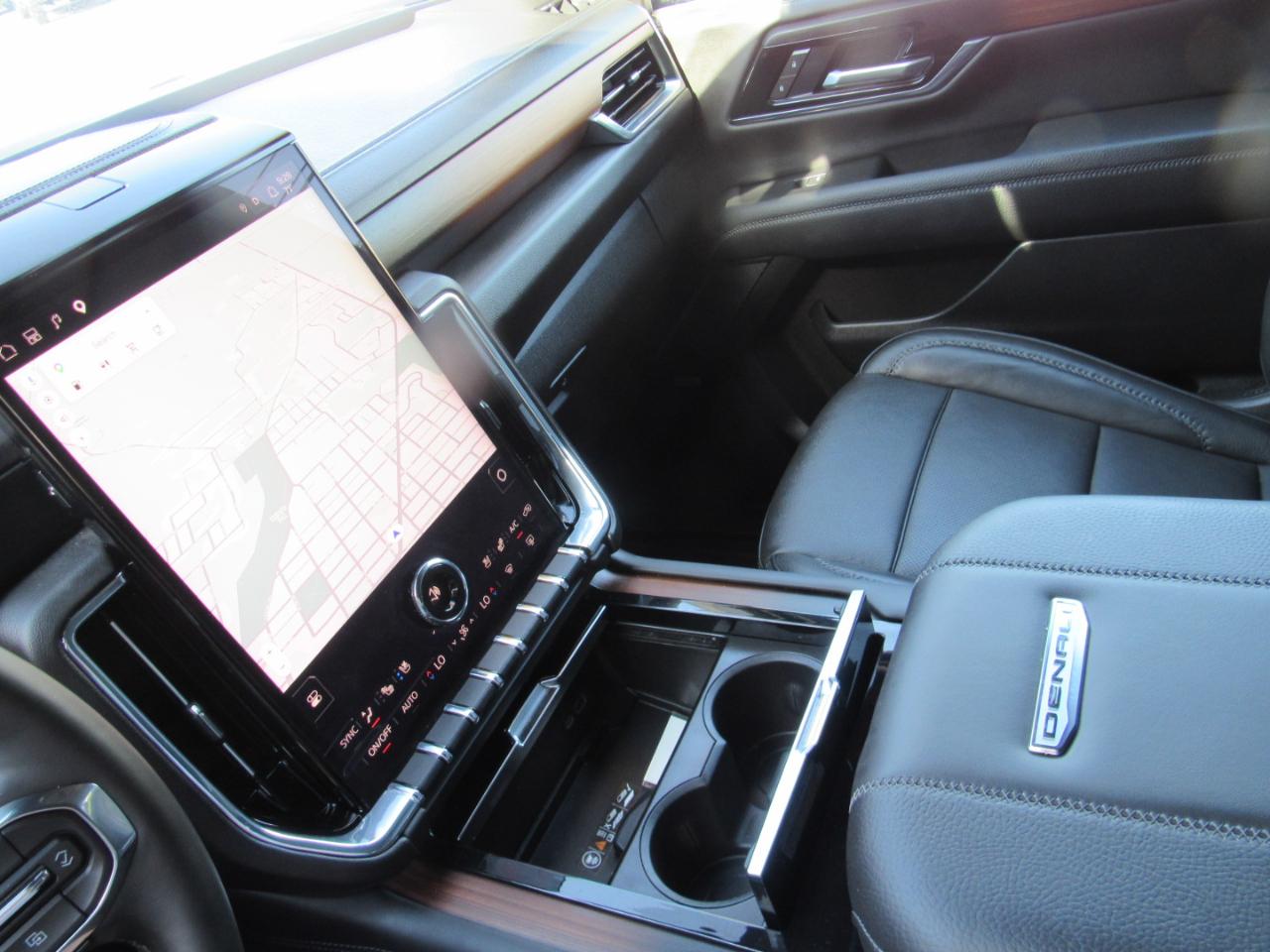 GMC Yukon XL Denali 4WD 2025