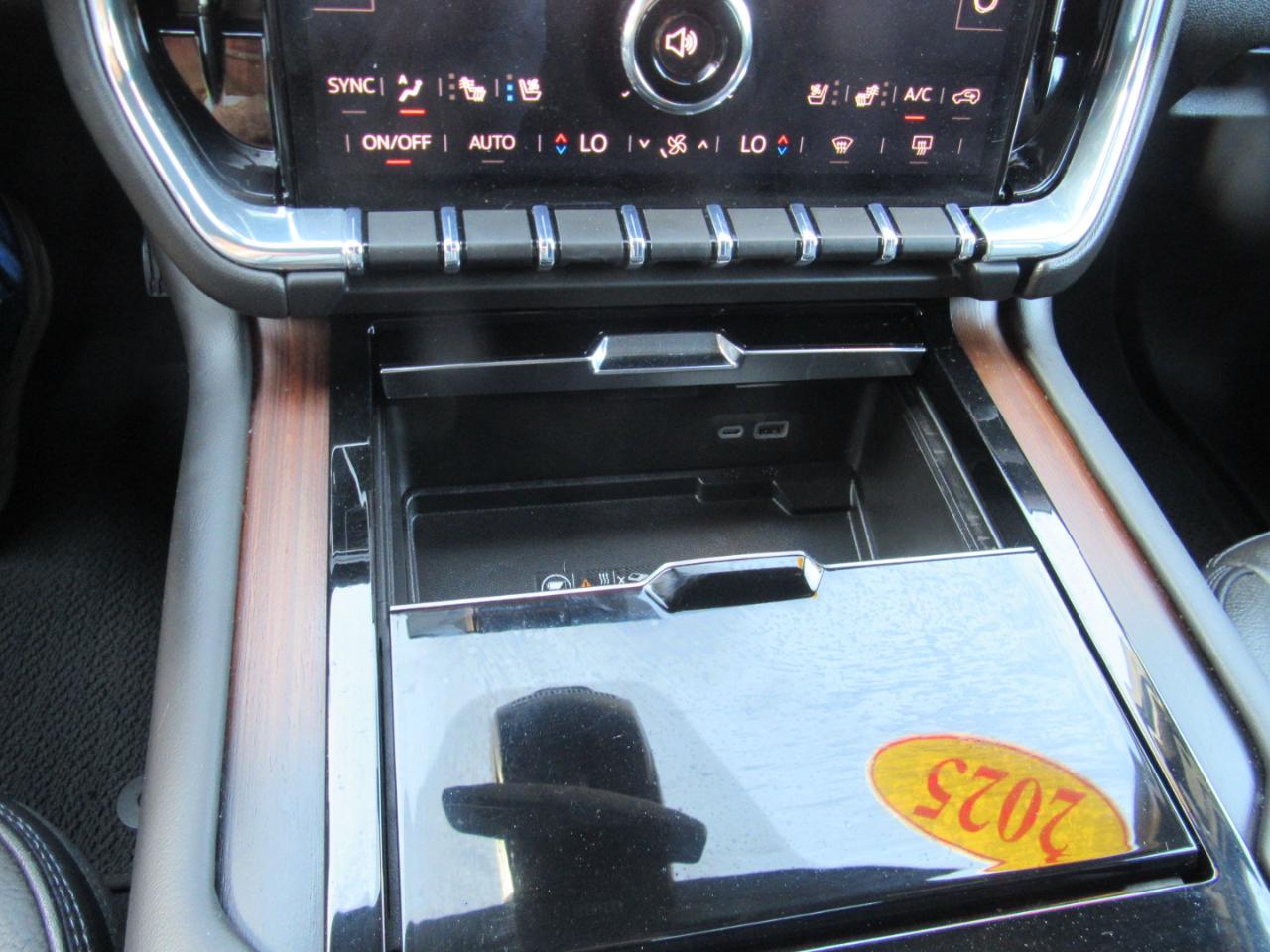 GMC Yukon XL Denali 4WD 2025