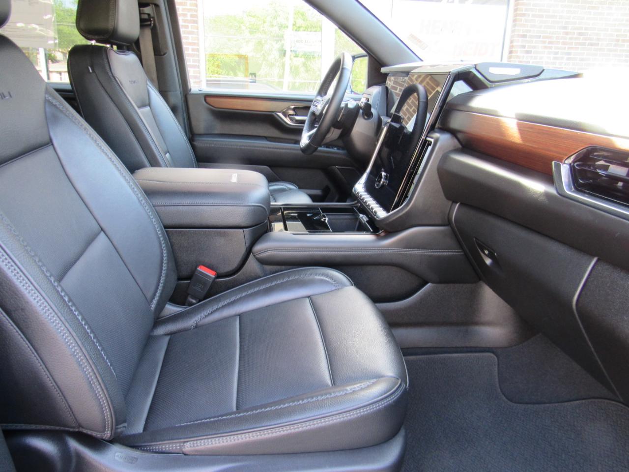GMC Yukon XL Denali 4WD 2025