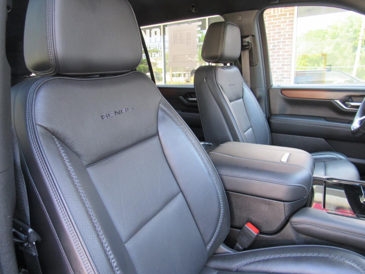 GMC Yukon XL Denali 4WD 2025